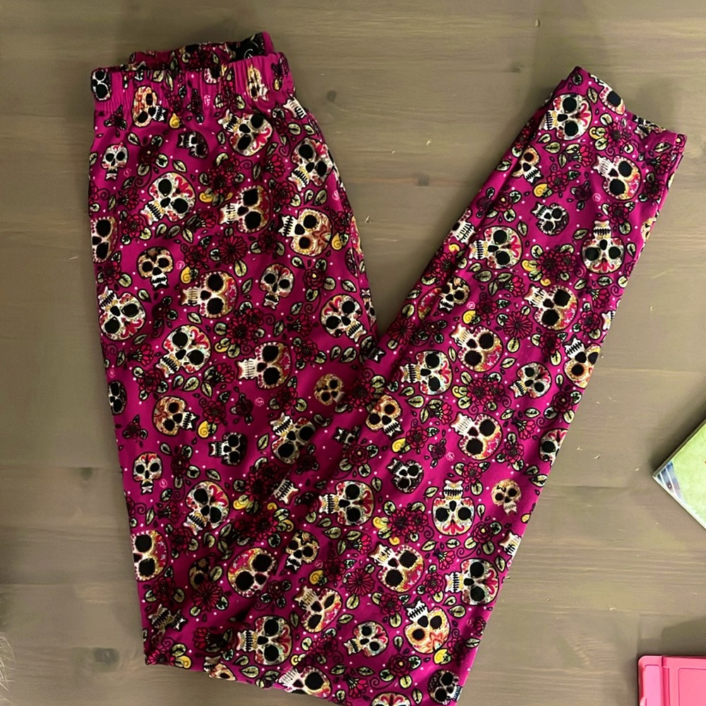 Skulls LLR buttery leggings!